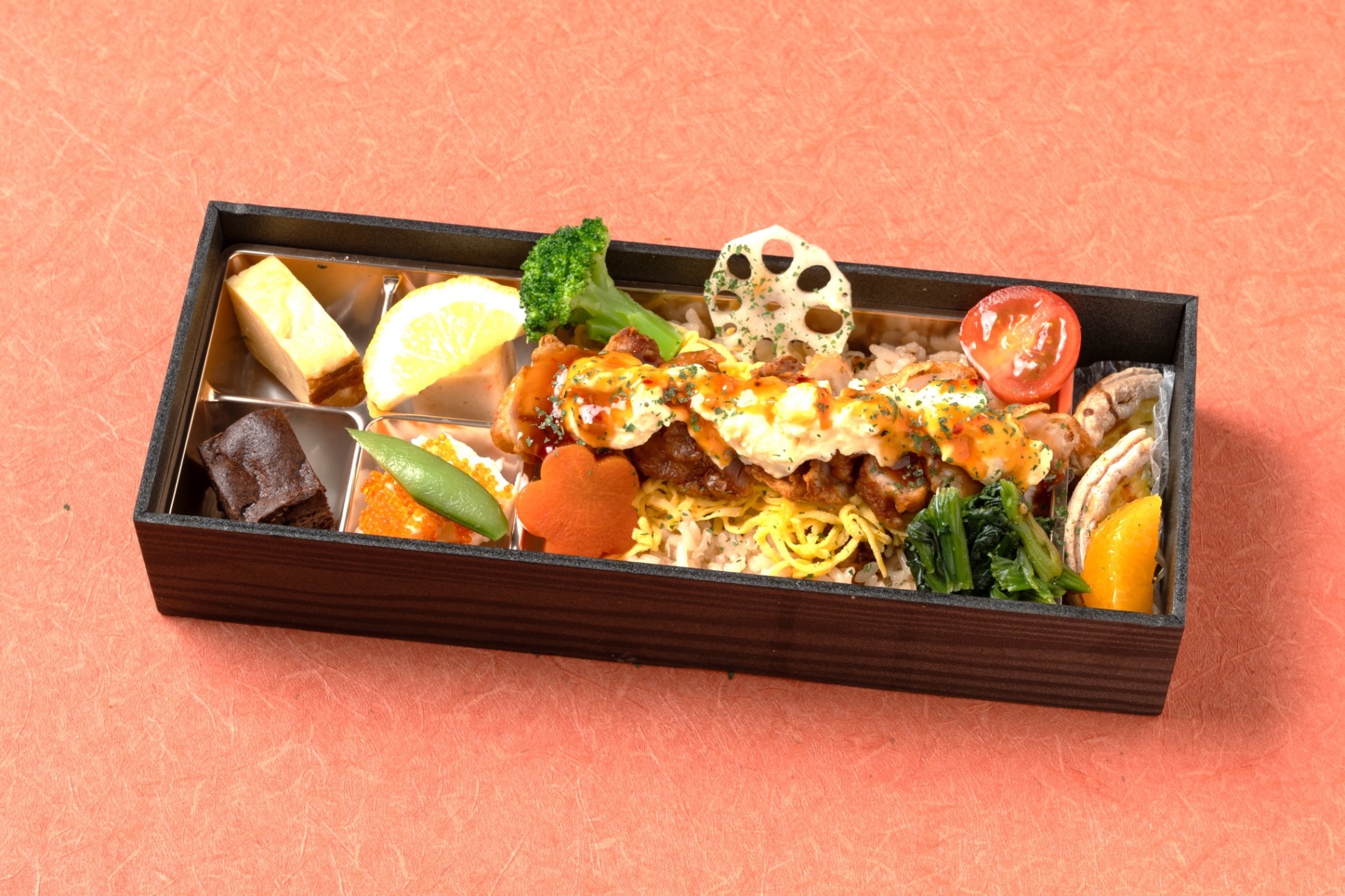 肉割烹　神楽-kagura- 旬の野菜と鶏めしのタルタル焼き弁当