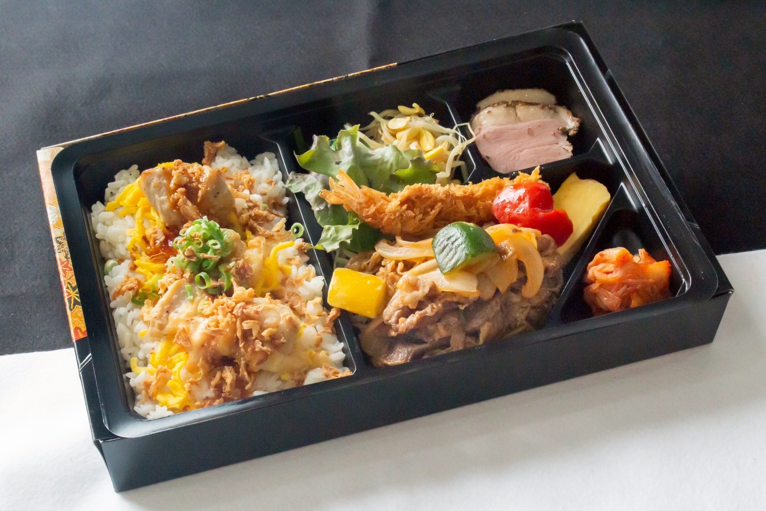 特選焼肉　鶴山-KAKUZAN-